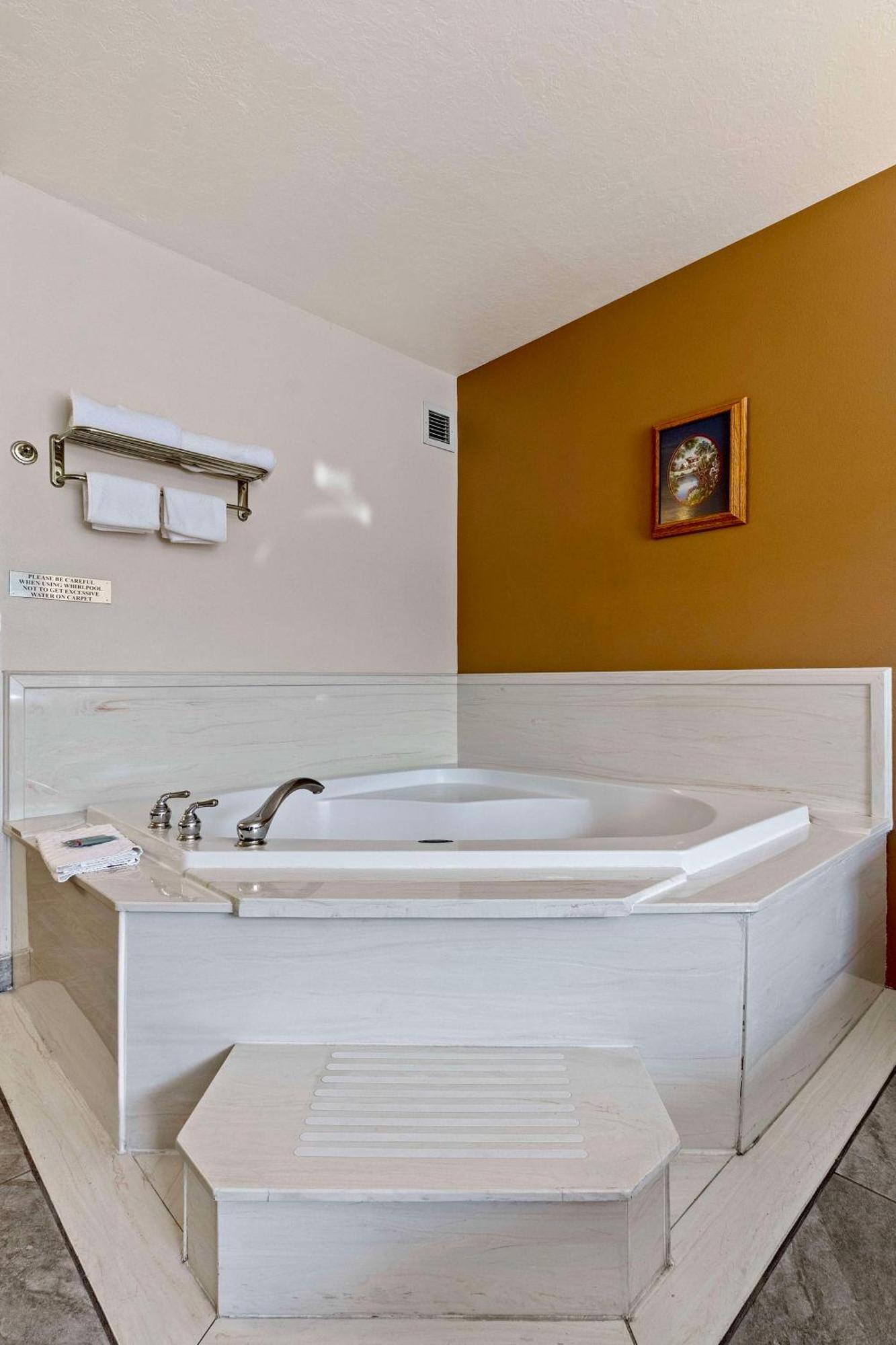 Surestay Hotel By Best Western טווין פולס מראה חיצוני תמונה