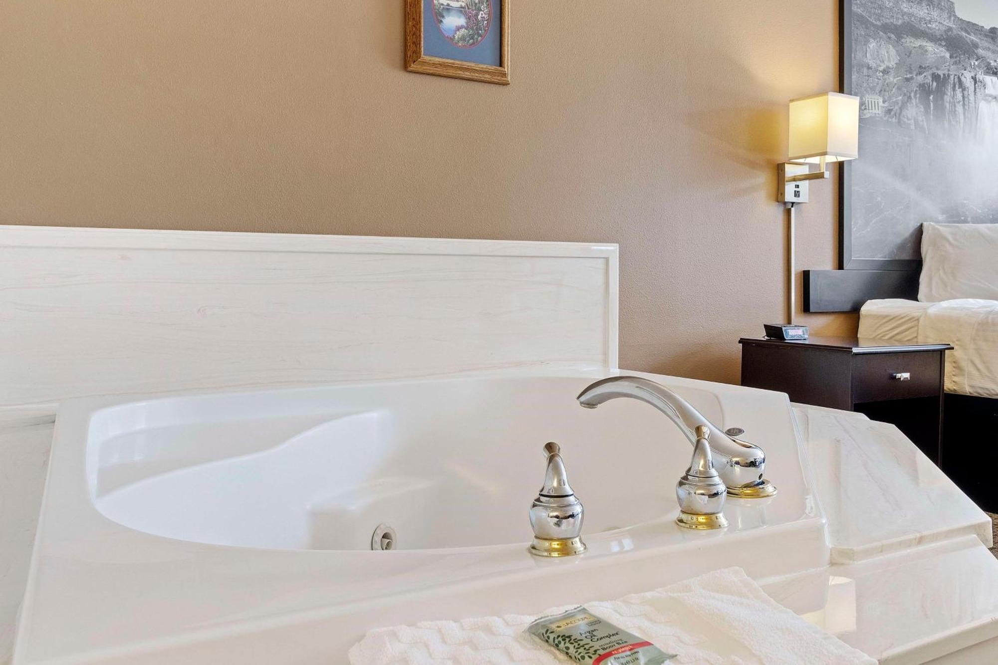 Surestay Hotel By Best Western טווין פולס מראה חיצוני תמונה
